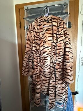 Victorias Secret Tiger Print Plush Robe